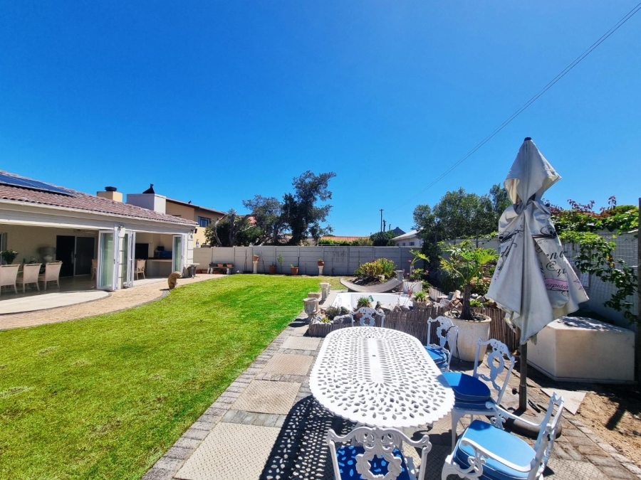 5 Bedroom Property for Sale in Sandbaai Western Cape